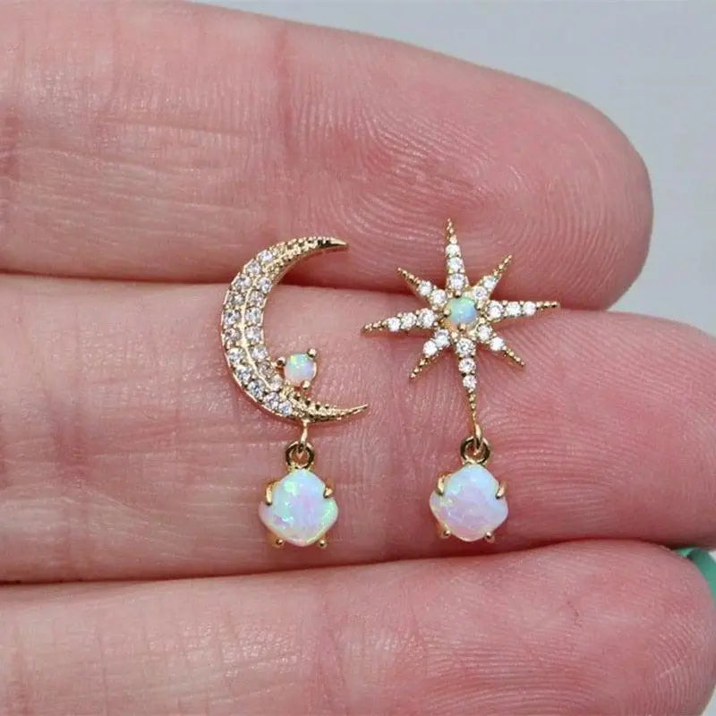 Moon and Star Earrings made of Gold and Opal Unique Joyas