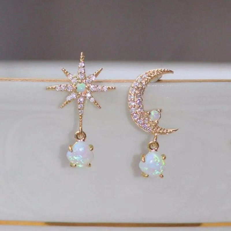 Moon and Star Earrings made of Gold and Opal Unique Joyas