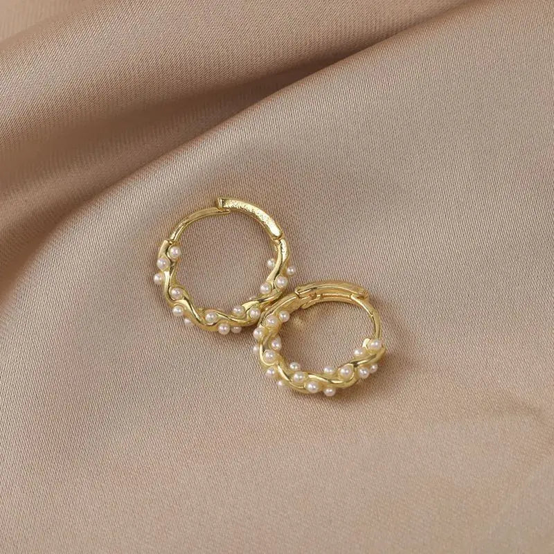 Elegant round pearl earrings with inlays Unique Joyas